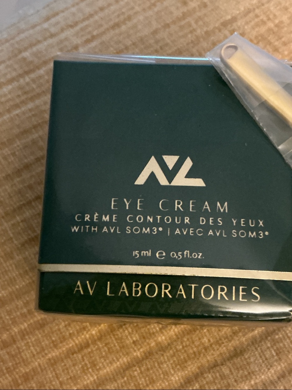 AV Laboratories Eye Cream -